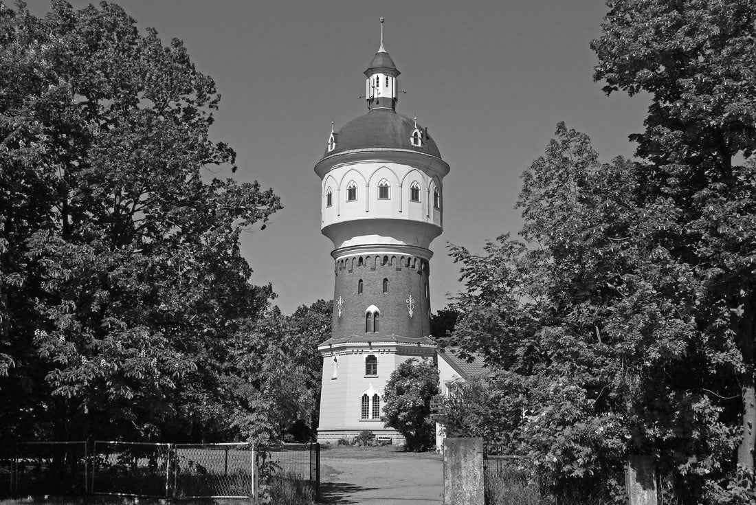 Noah Jigsaw Puzzle Water tower, also known as a water tower, built in 1895 in the city of Elk, in the Warmian-Masurian Voivodeship in Poland in black white 2000 pieces