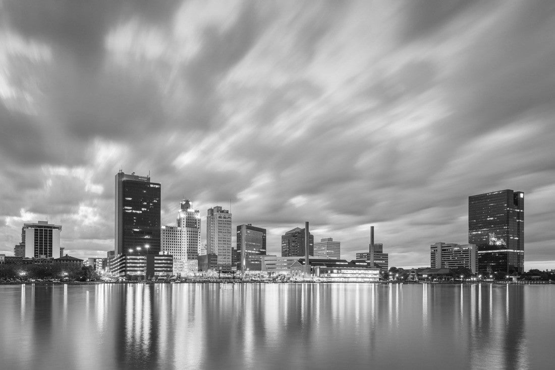 Toledo, Ohio, USA downtown skyline on the Maumee River at dusk 2000pc PuzzleBlack and White