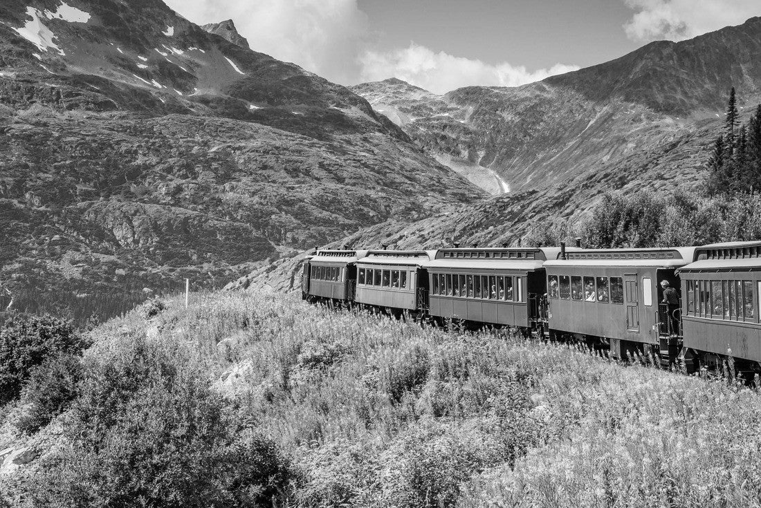 Skagway, Alaska. The picturesque White Pass & Yukon Route Railroad 2000pc PuzzleBlack and White