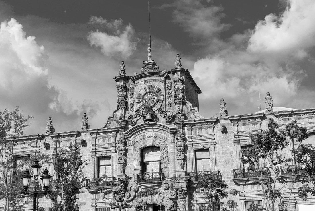 Noah Jigsaw Puzzle Jalisco Government Palace. Architecture and Monuments of the city of Guadalajara, Jalisco, Mexico in black white 2000 pieces