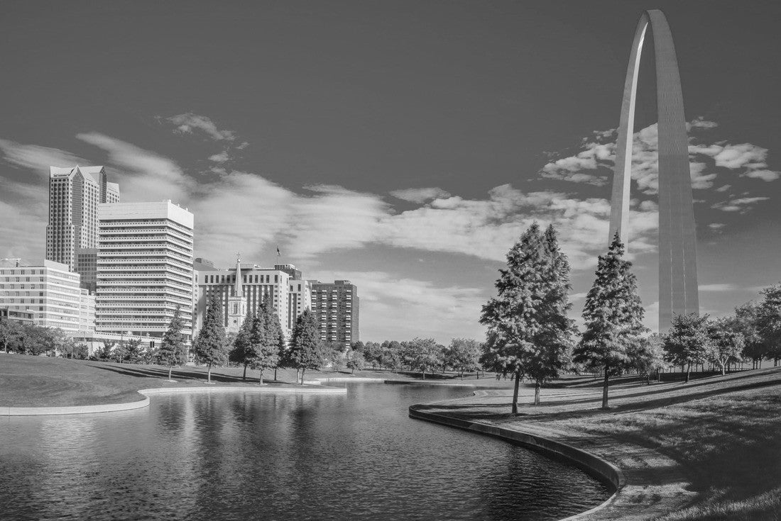 Saint Louis' skyline and the Arch are warm in the dusk lighting in the Gateway Arch National Park 2000pc PuzzleBlack and White