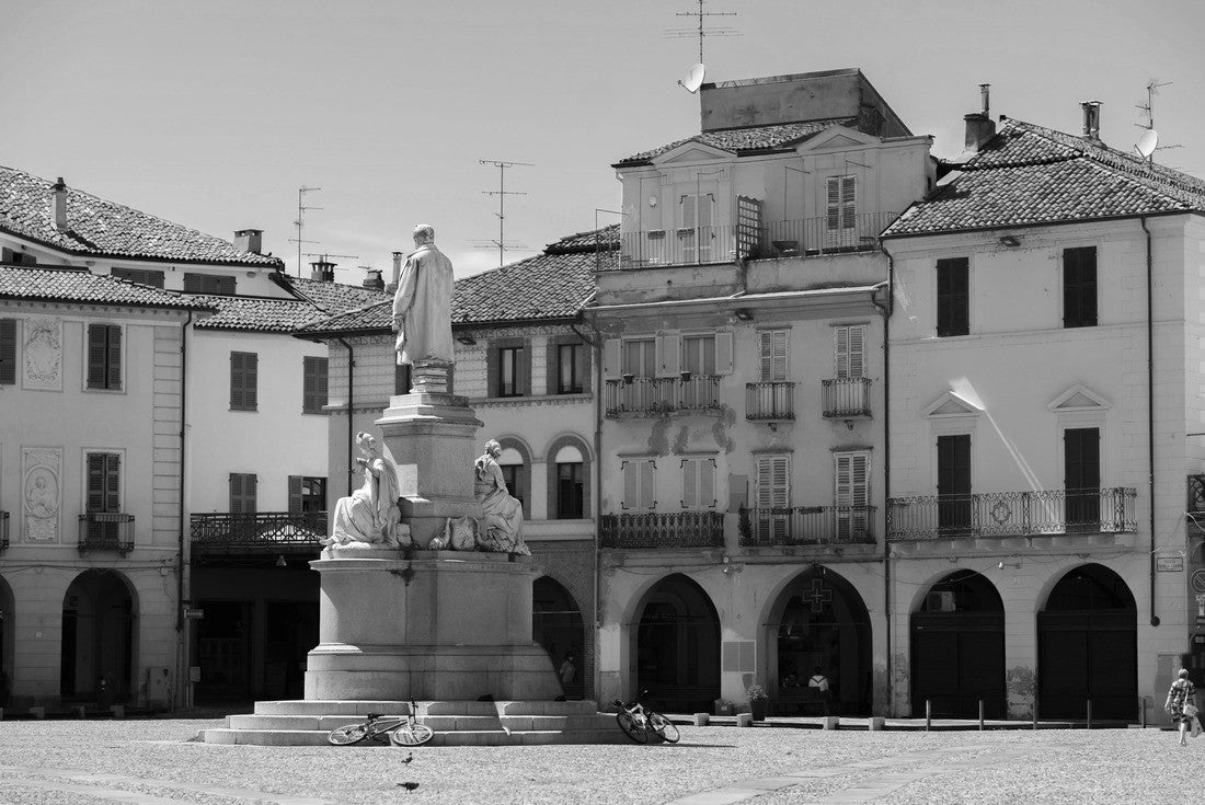 Vercelli, Piedmont, city center 2000pc PuzzleBlack and White