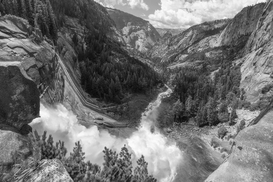 Noah Jigsaw Puzzle Nevada falls in Yosemite national park in California, USA in black white 2000 pieces