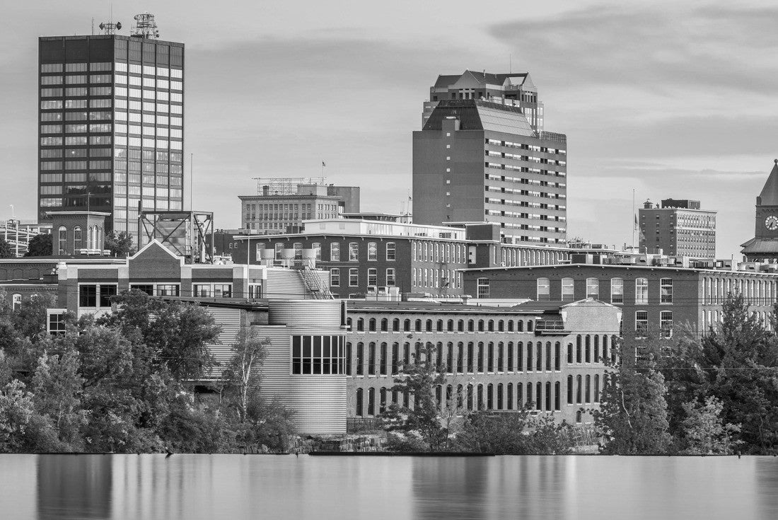Manchester, New Hampshire, USA skyline on the Merrimack River at dusk 2000pc PuzzleBlack and White