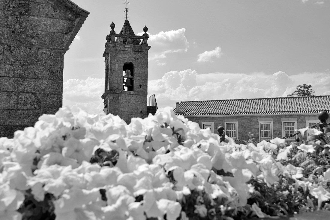Detail of the Church of Belmonte, Castelo Branco, Portugal 2000pc PuzzleBlack and White