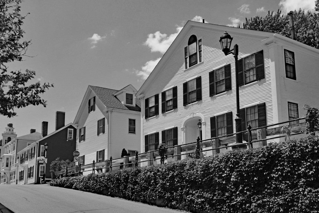 Street of old colonial houses in Plymouth, Massachusetts 2000pc PuzzleBlack and White