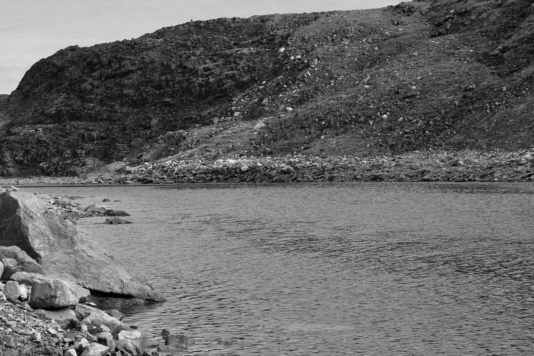 Noah Jigsaw Puzzle Fjord on the Arctic Ocean near Igloolik, Nunavut in black white 2000 pieces