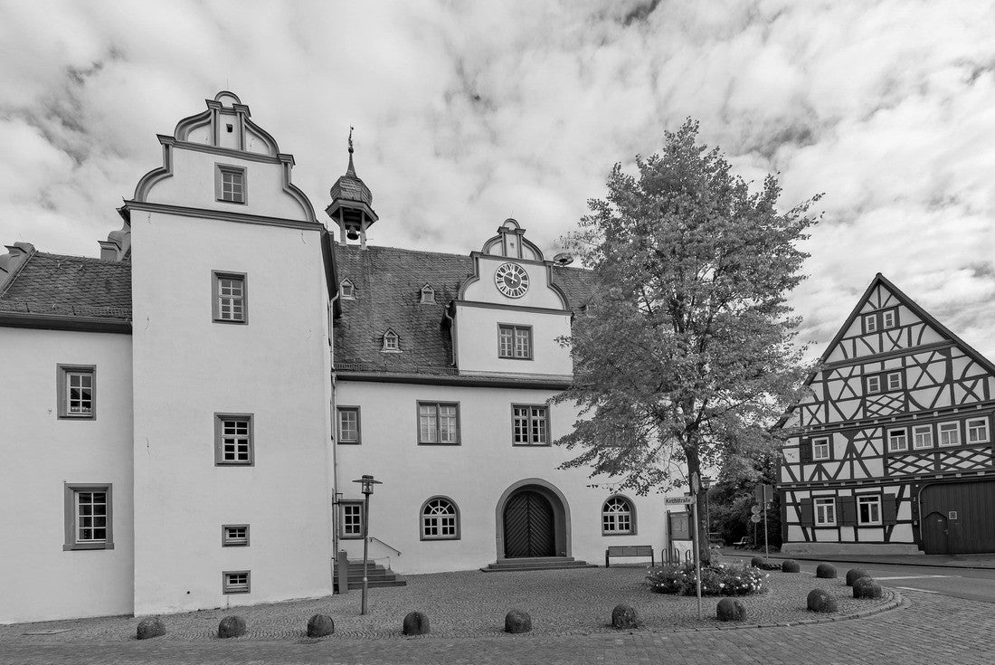 The old townhall of Pfungstadt in Hessen, Germany 2000pc PuzzleBlack and White