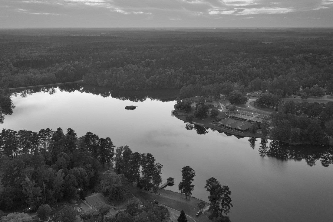 Rock Eagle Lake, Putnam County, Georgia, USA at dusk 2000pc PuzzleBlack and White