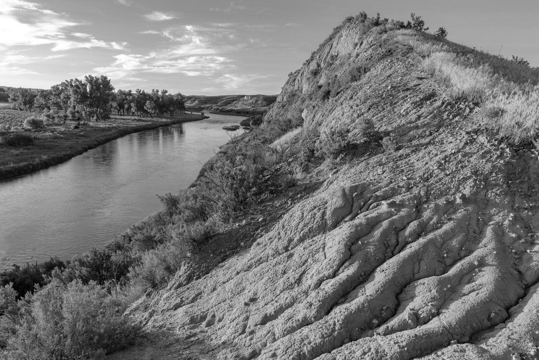 The Tongue River in Custer County, Montana, USA 2000pc PuzzleBlack and White