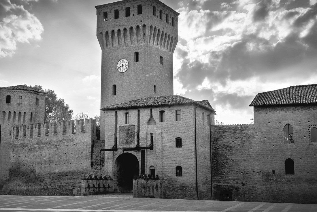 The Castle Formigine in the province of Modena - region Emilia Romagna - Italy Sights 2000pc PuzzleBlack and White