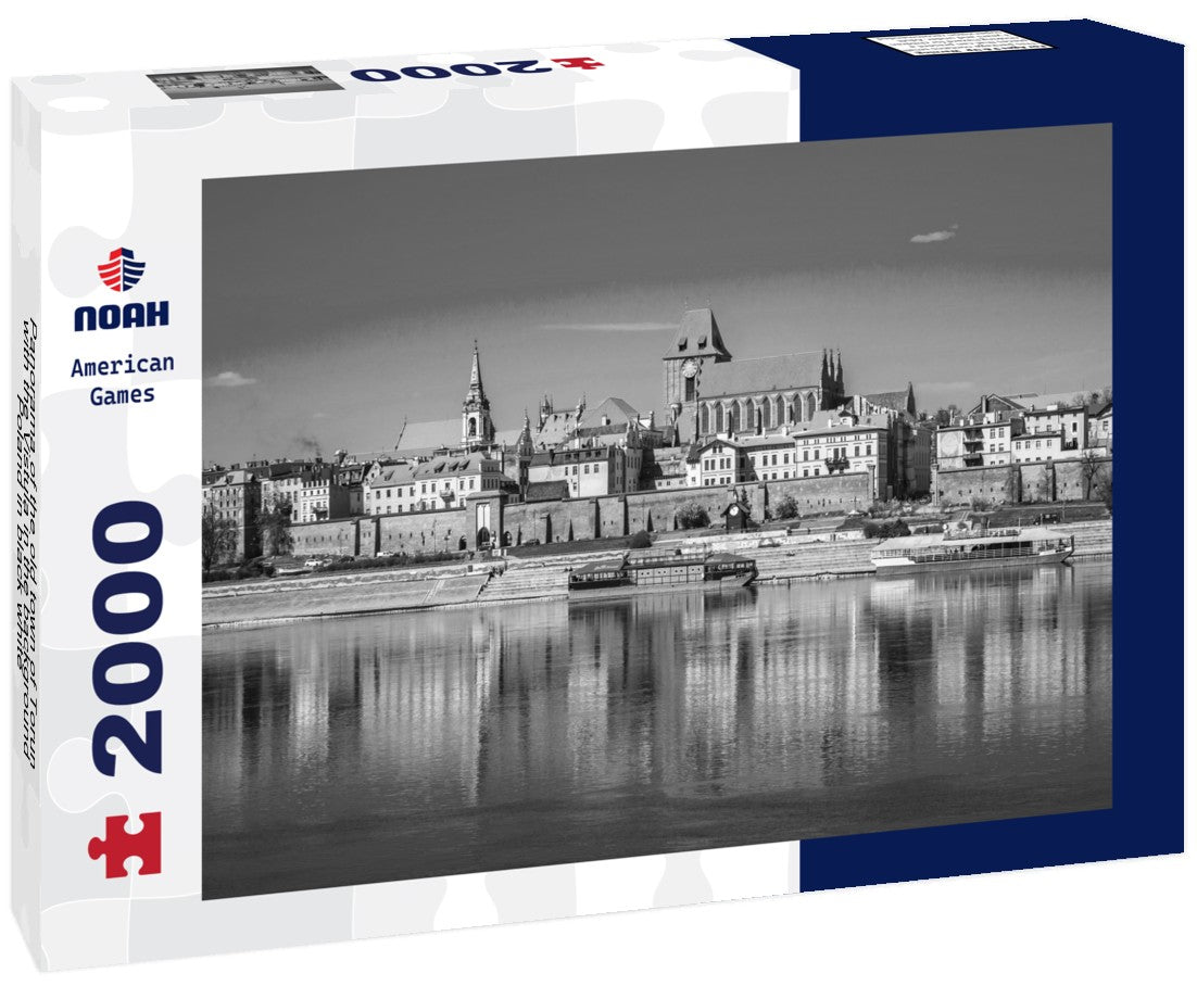 the old town of Torun with the Vistula in the background, Poland 2000pc PuzzleBlack and White
