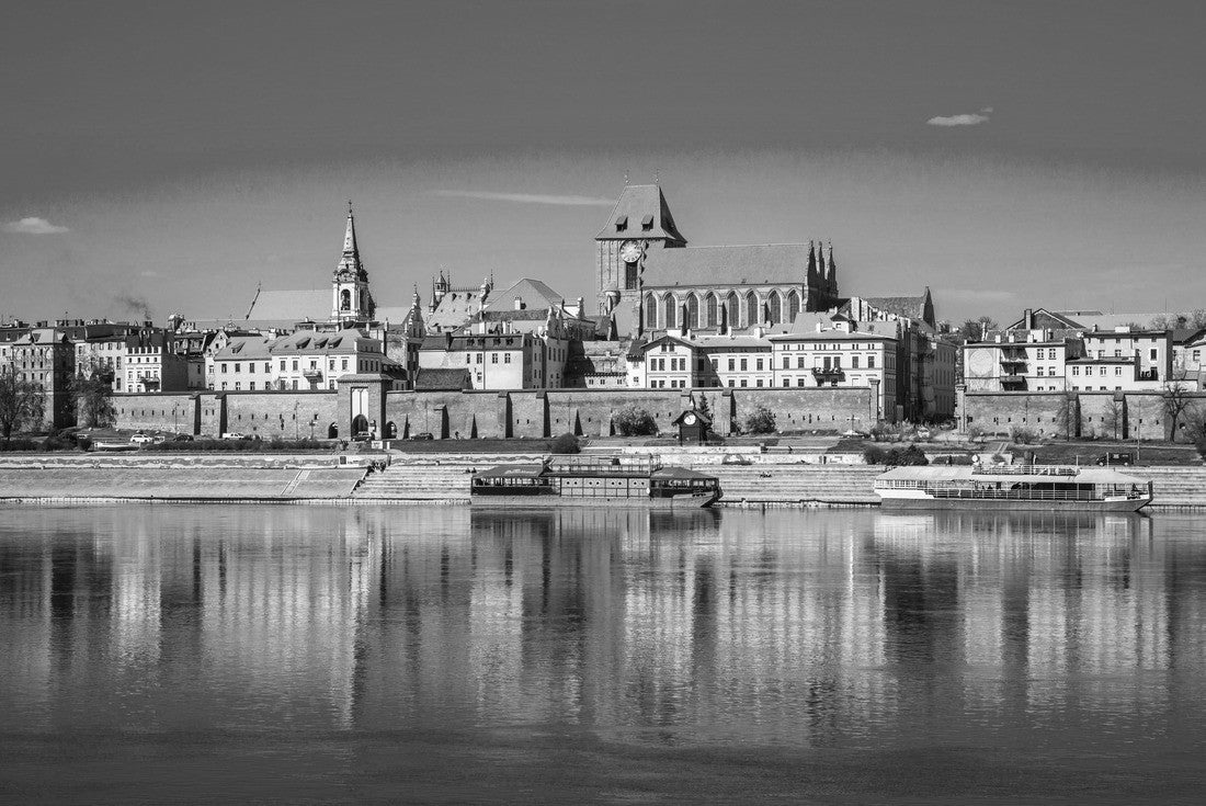 the old town of Torun with the Vistula in the background, Poland 2000pc PuzzleBlack and White