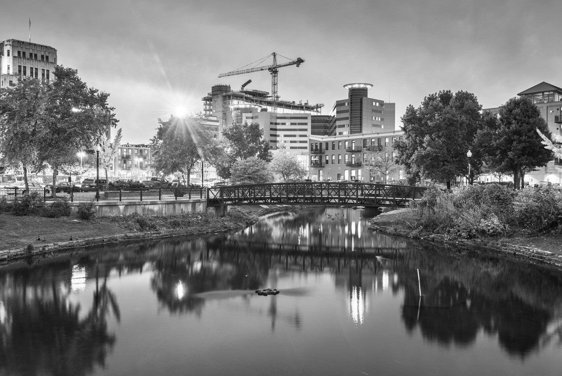 Kalamazoo, Michigan, USA downtown cityscape and park at dusk 2000pc PuzzleBlack and White