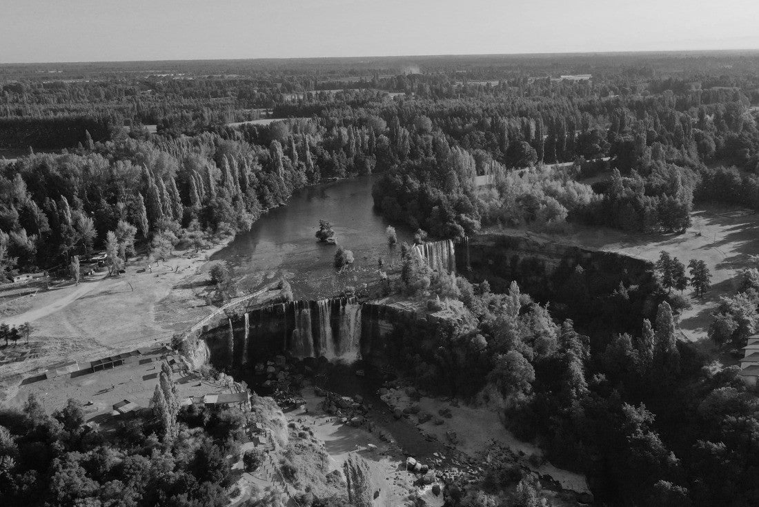 Noah Jigsaw Puzzle Panorama of the Laja Waterfall (Salto del Laja) in Biobio, Chile in black white 2000 pieces