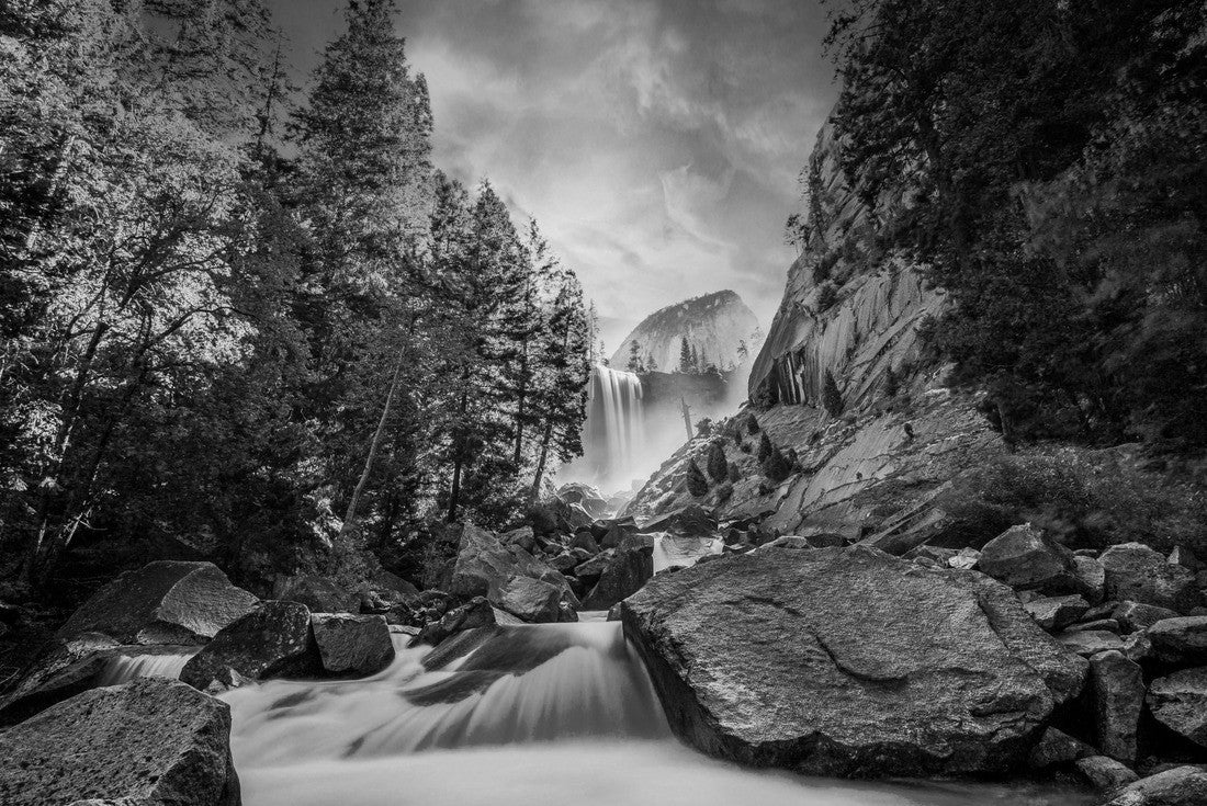 Noah Jigsaw Puzzle Sunset at Vernal Falls in Yosemite National Park in the water next to the stones in black white 2000 pieces