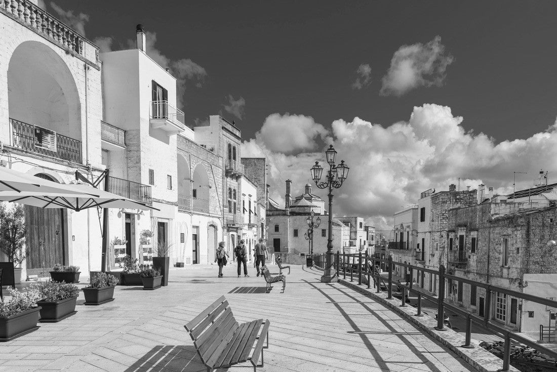 Street in Cisternino, Province of Brindisi, Puglia, Italy 2000pc PuzzleBlack and White