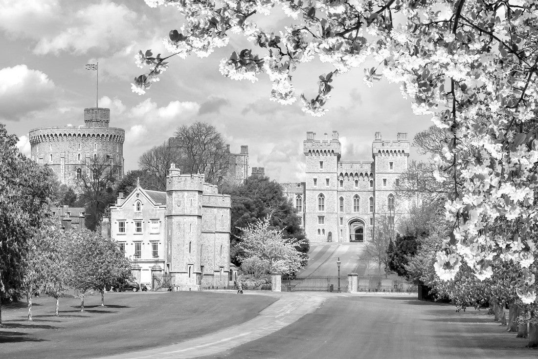 Long walk to Windsor Castle in spring, London suburbs, United Kingdom 2000pc PuzzleBlack and White