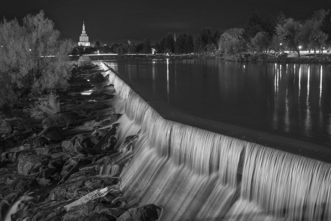 Idaho Falls at blue hour 2000pc PuzzleBlack and White