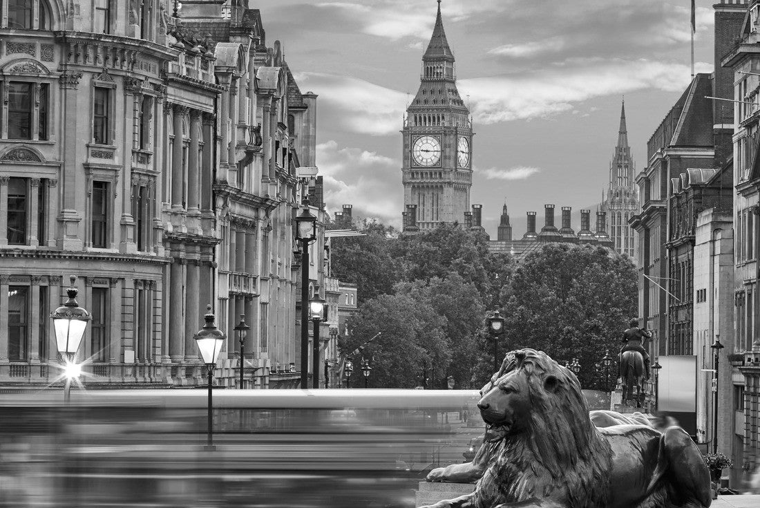 Noah Jigsaw Puzzle London Trafalgar Square lion and Big Ben tower at background in black white 2000 pieces