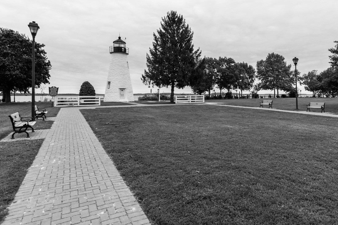 Warmer day of the cloud in Havre De Grace, Maryland on the Motherboard Walk 2000pc PuzzleBlack and White