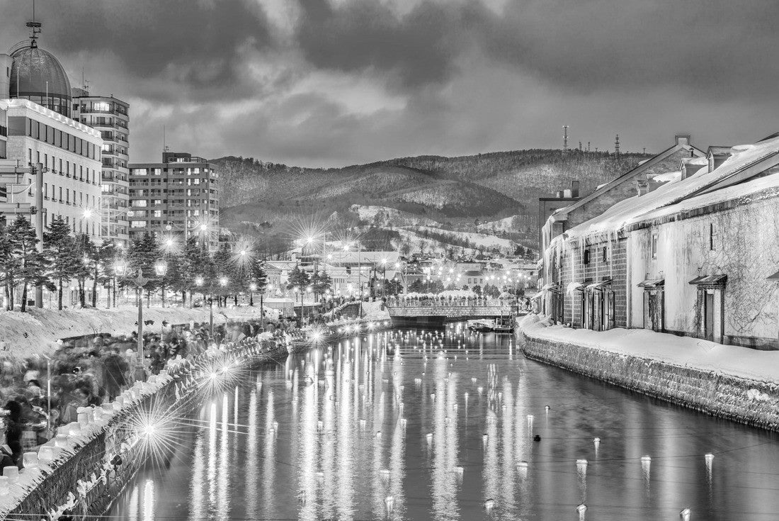 Otaru, Japan's historic canals during the winter illumination 2000pc PuzzleBlack and White