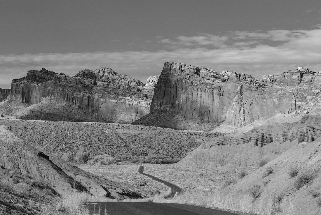 Noah Jigsaw Puzzle Capitol Reef National Park, Utah in black white 2000 pieces