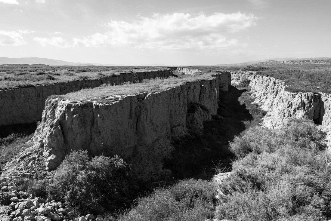 San Andreas Fault crossing the Carrizo Plain National Monument in Southern California. 2000pc PuzzleBlack and White
