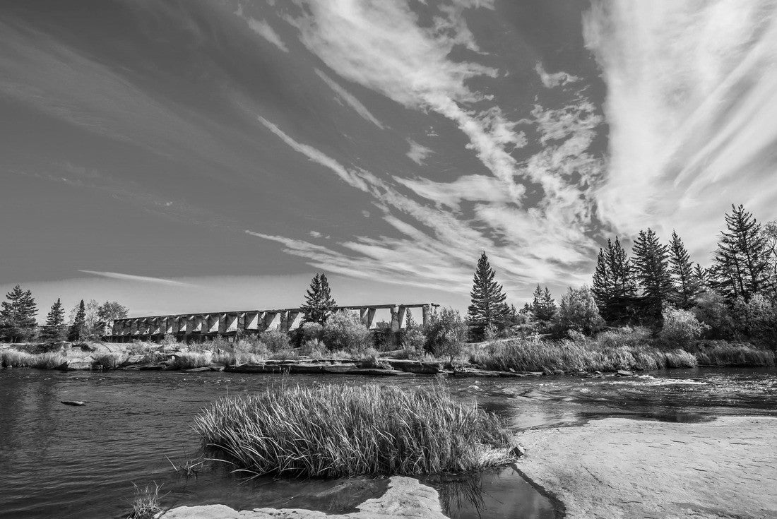 Noah Jigsaw Puzzle Indian summer in Manitoba, Canada. The concept of ecological and recreational tourism. The ruins of the old dam in the park of the old Pinawa dams in black white 2000 pieces