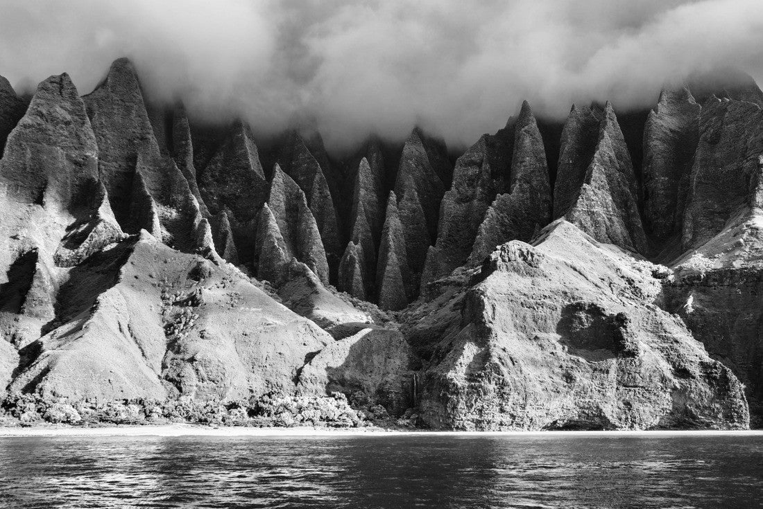 Na Pali Coast, Kauai, Hawaii view from an ocean sunset cruise tour. Scenery of the natural coast on the island of Kauai, Hawaii, USA 2000pc PuzzleBlack and White