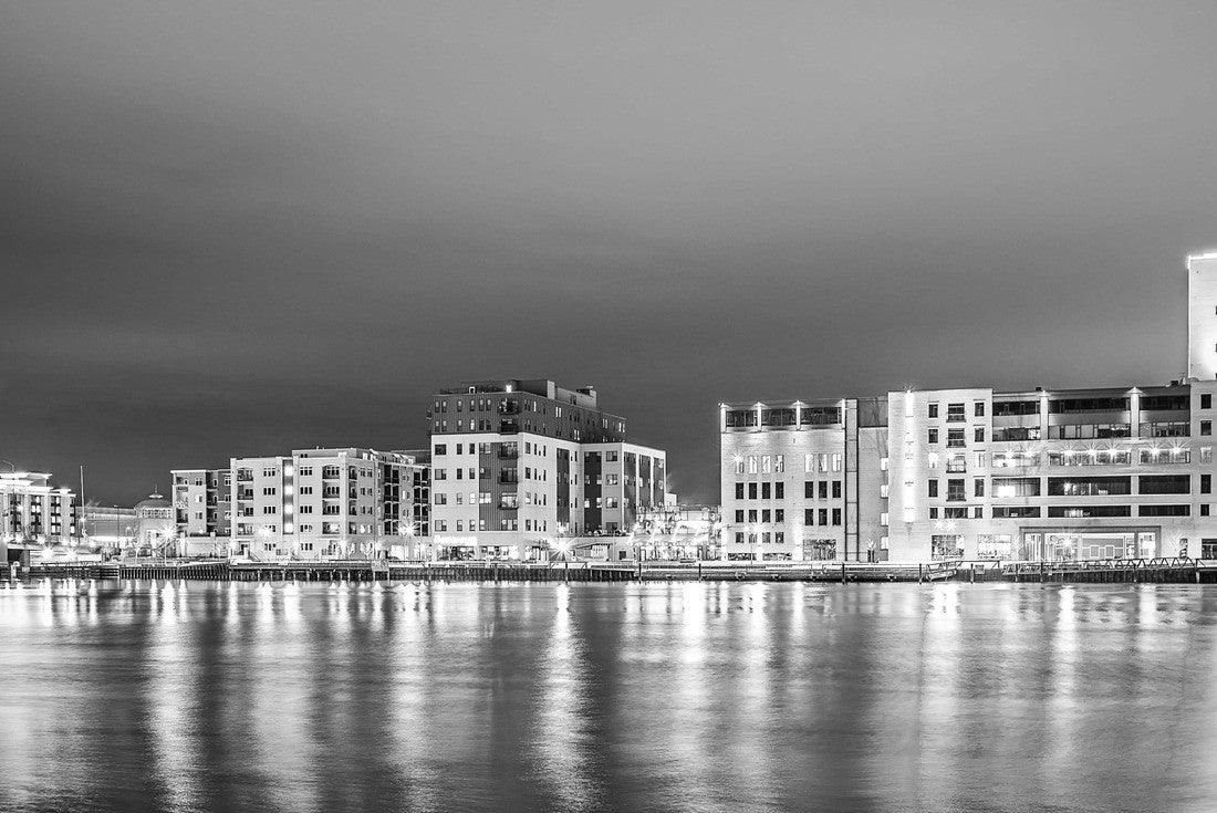 Green Bay Wisconsin skyline at night 2000pc PuzzleBlack and White