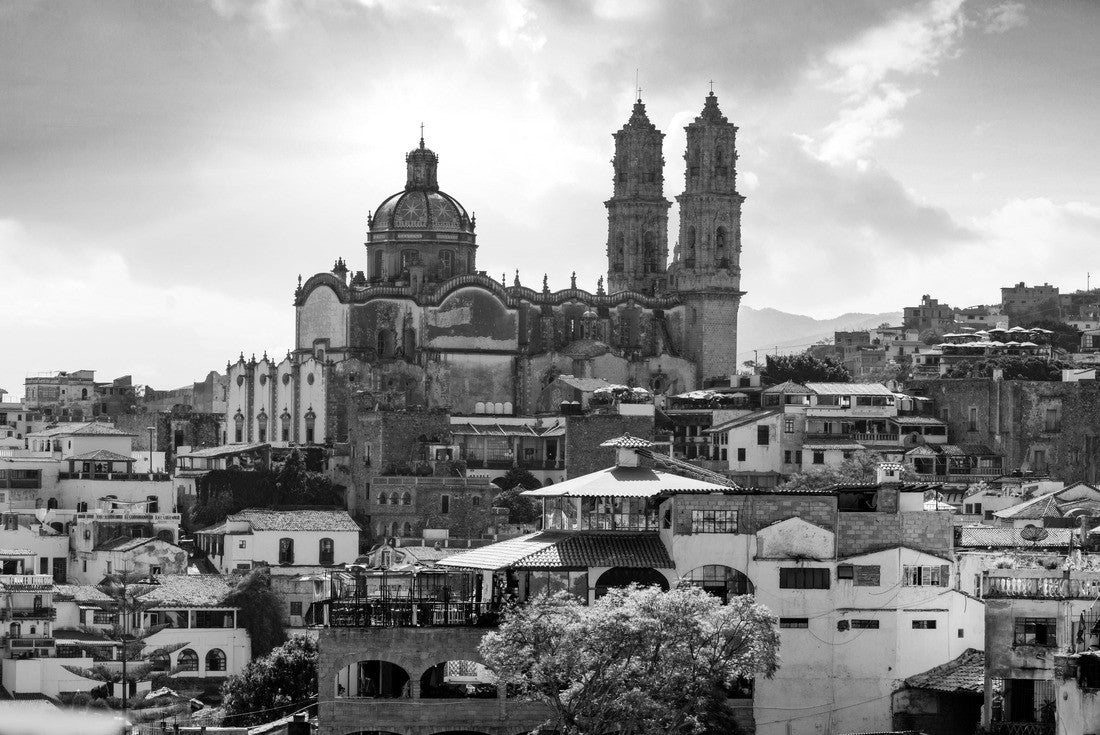 Taxco (Silver) town at dusk, Mexico 2000pc PuzzleBlack and White
