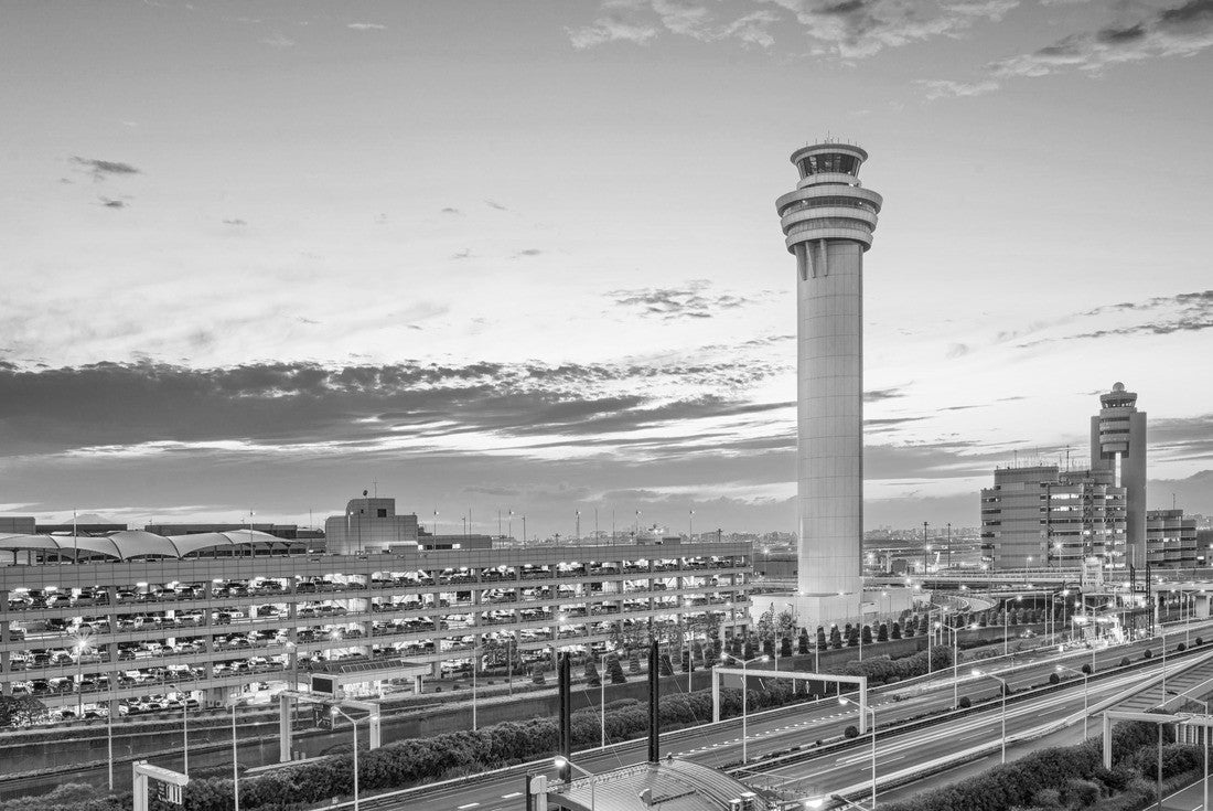 Tokyo, Japan at the control tower of Haneda Airport 2000pc PuzzleBlack and White