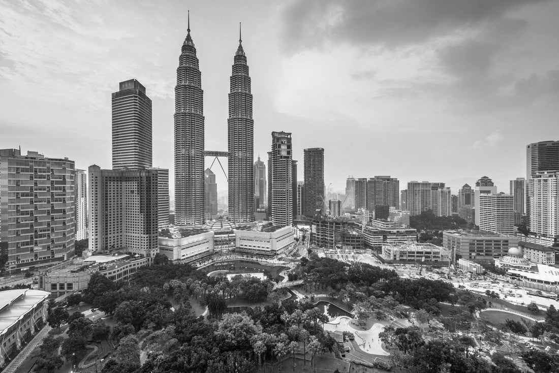 Kuala Lumpur, Malaysia park and skyline 2000pc PuzzleBlack and White