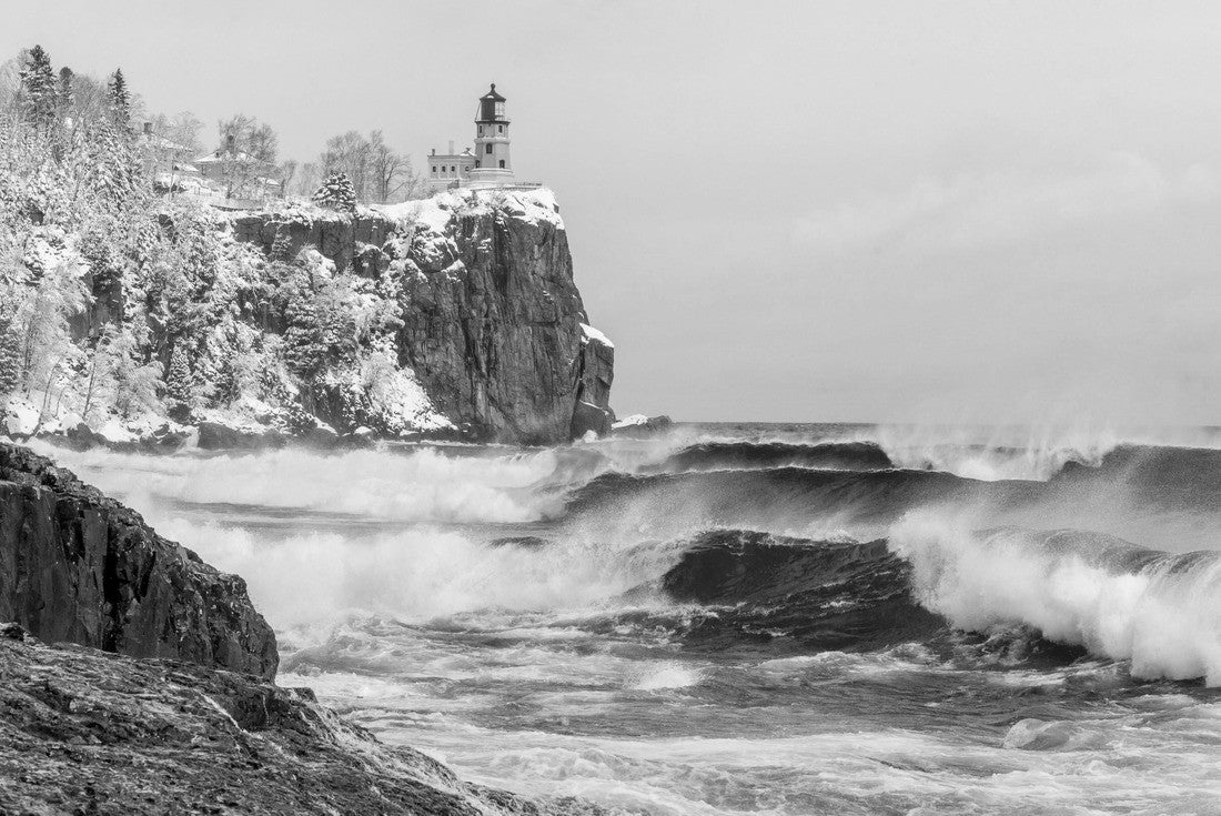 Noah Jigsaw Puzzle Lake Superior Waves rolling onto the shore at Split Rock Light House in black white 2000 pieces