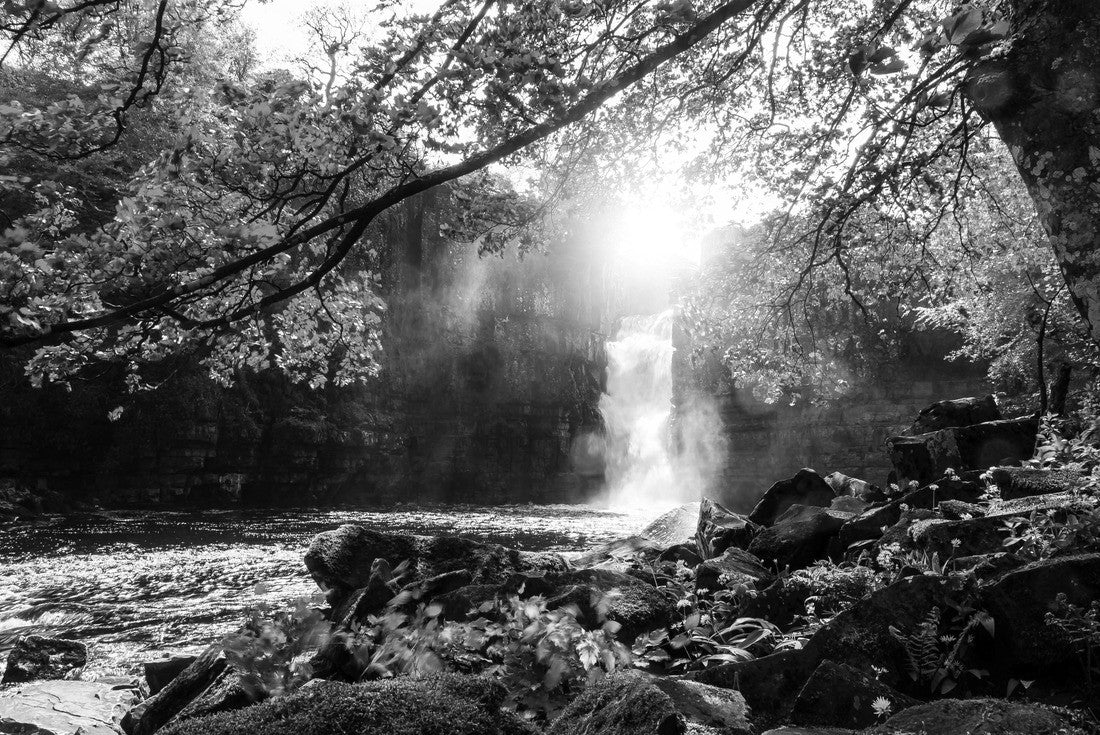 Noah Jigsaw Puzzle High Force Waterfall in the UK in black white 2000 pieces