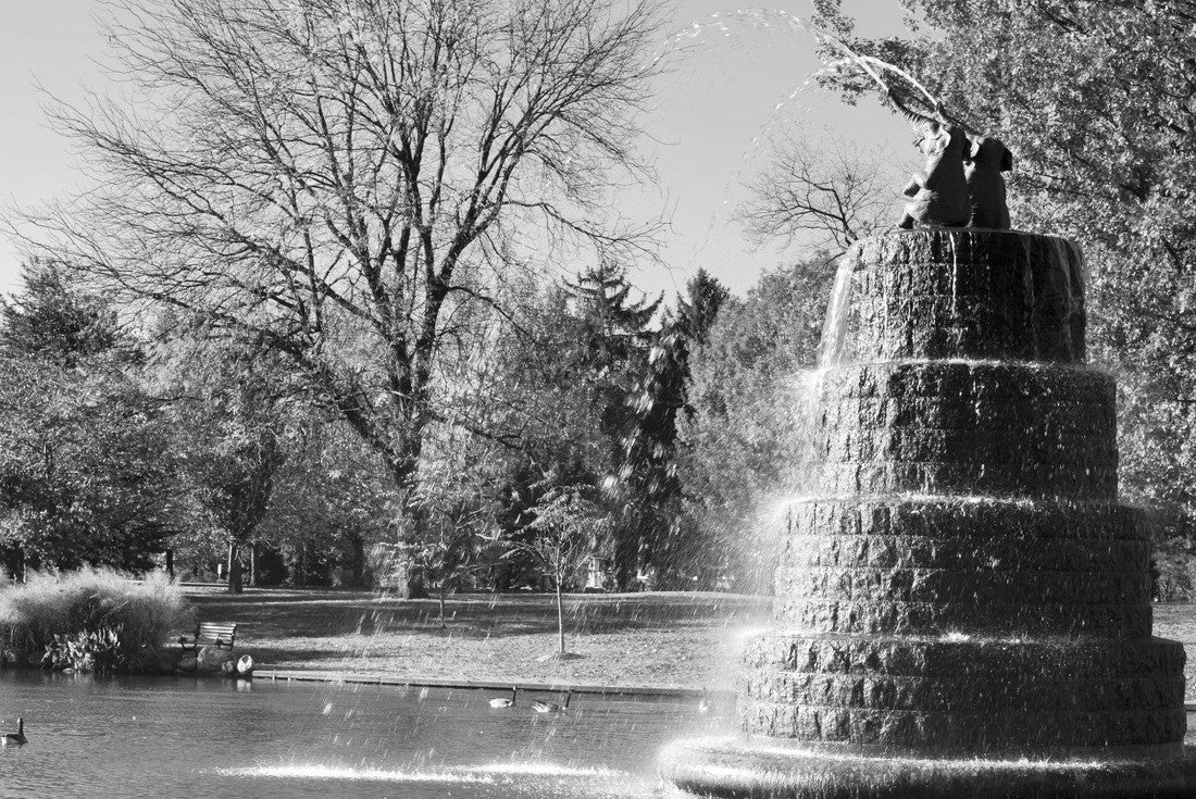Located in the Victorian Village of Columbus, Ohio, the 27-acre Goodale Park is the city's oldest park 2000pc PuzzleBlack and White