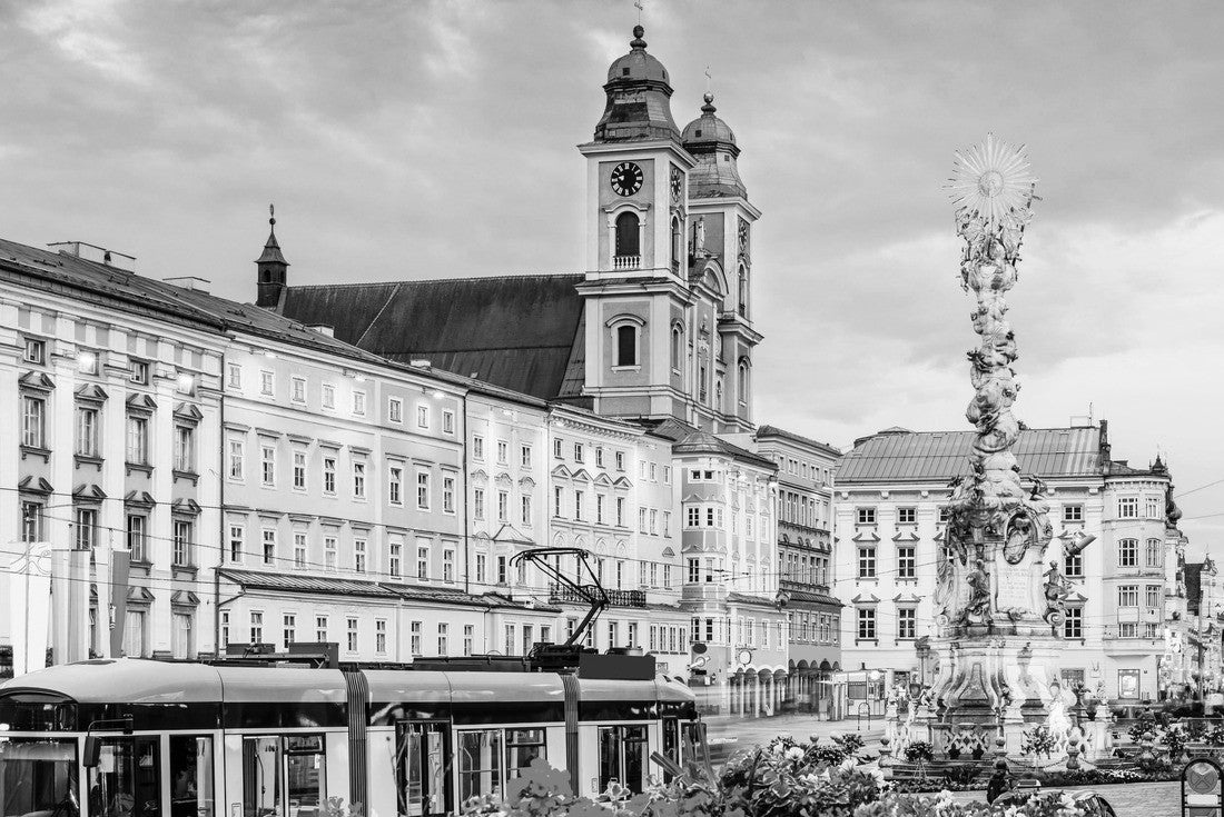Linz, Austria. Holy Trinity Column at Hauptplatz (Main Square) 2000pc PuzzleBlack and White
