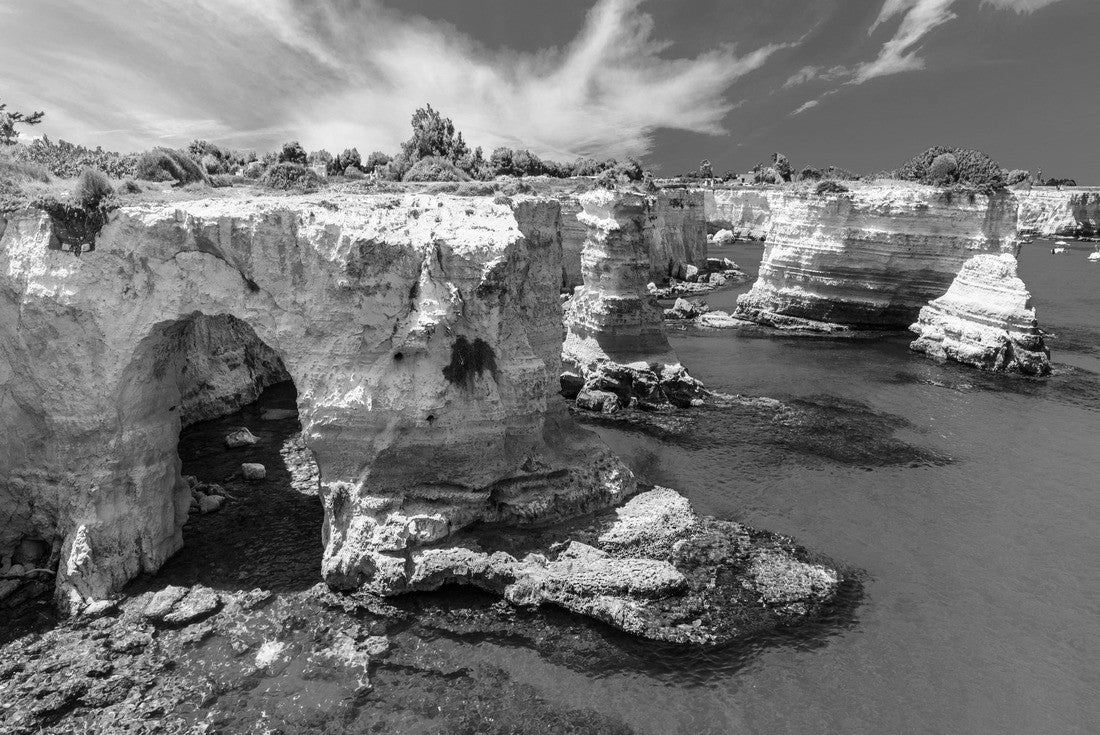 Torre Sant'Andrea, Salento coast, Puglia region, Italy 2000pc PuzzleBlack and White