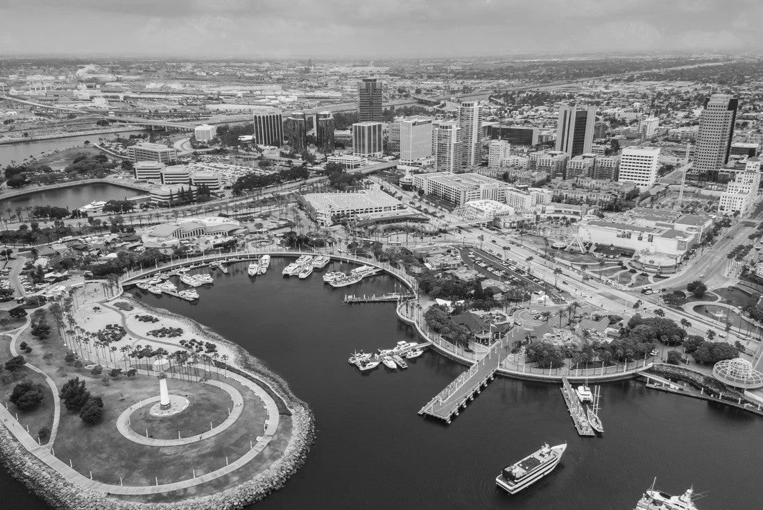 Long Beach Pike, California 2000pc PuzzleBlack and White