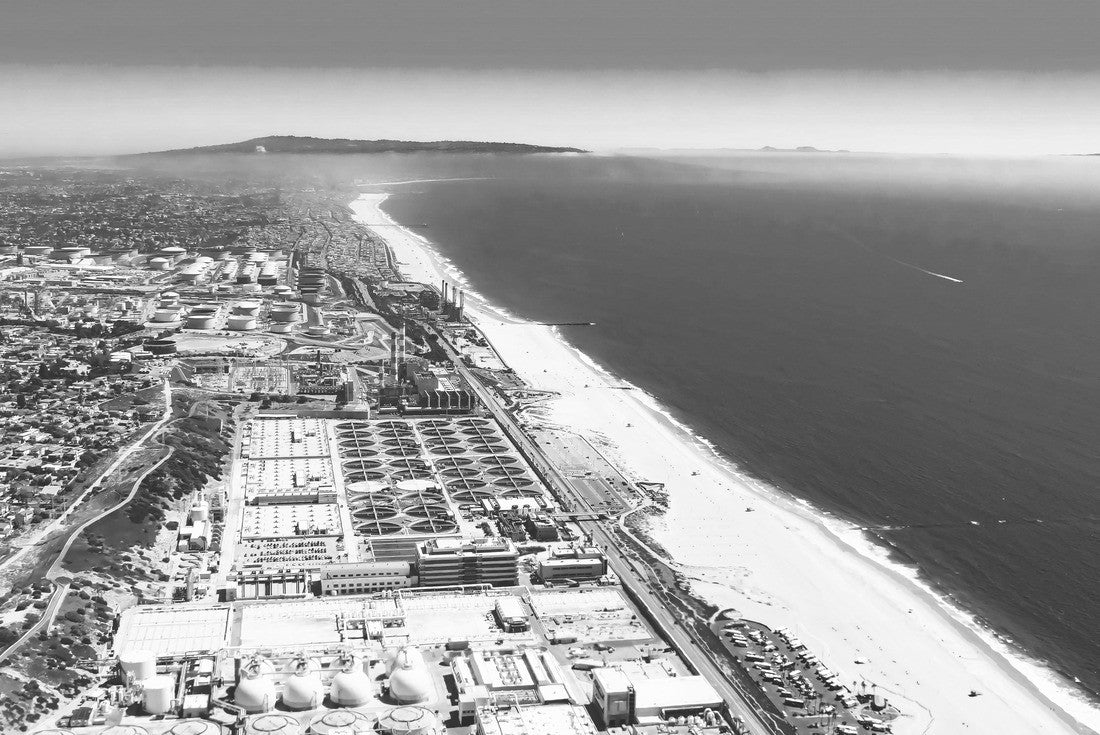 Aerial view of an oil refinery on the beach of El Segundo, Los Angeles, CA 2000pc PuzzleBlack and White
