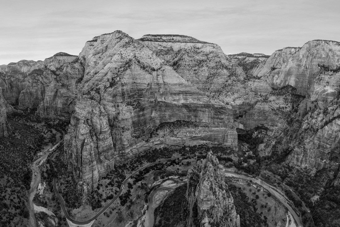 Noah Jigsaw Puzzle Angel's Landing Zion National Park in black white 2000 pieces