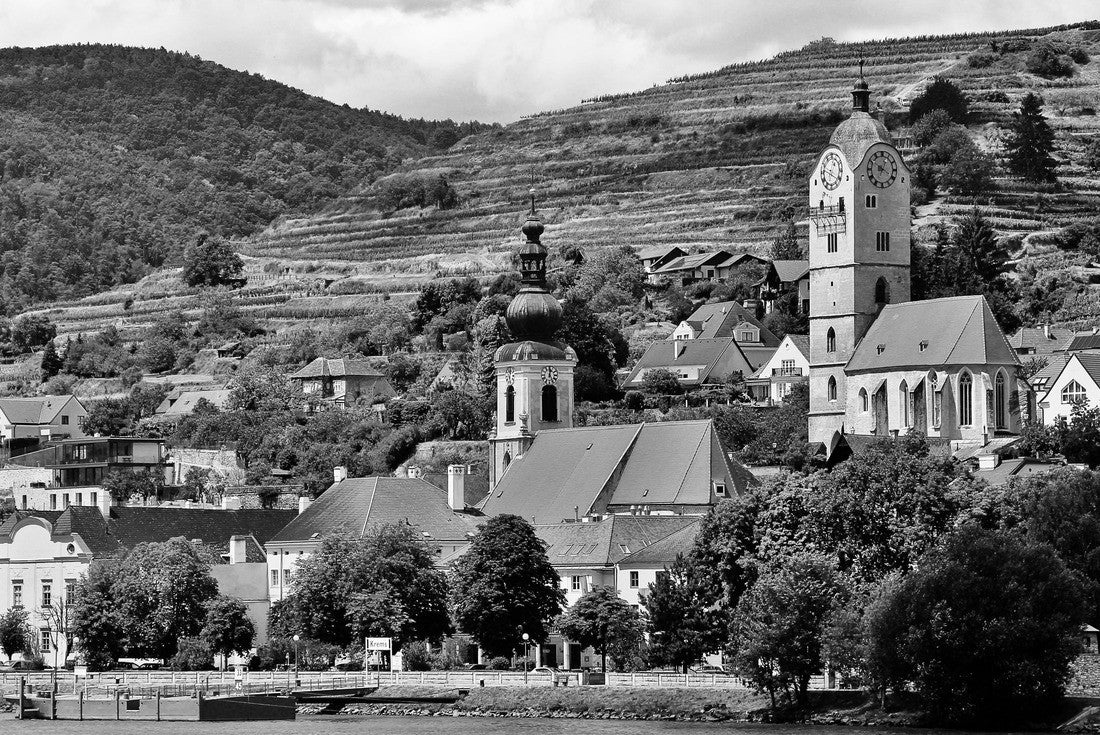Krems an der Donau in the federal state of Lower Austria, Wachauer Valley, Austria 2000pc PuzzleBlack and White