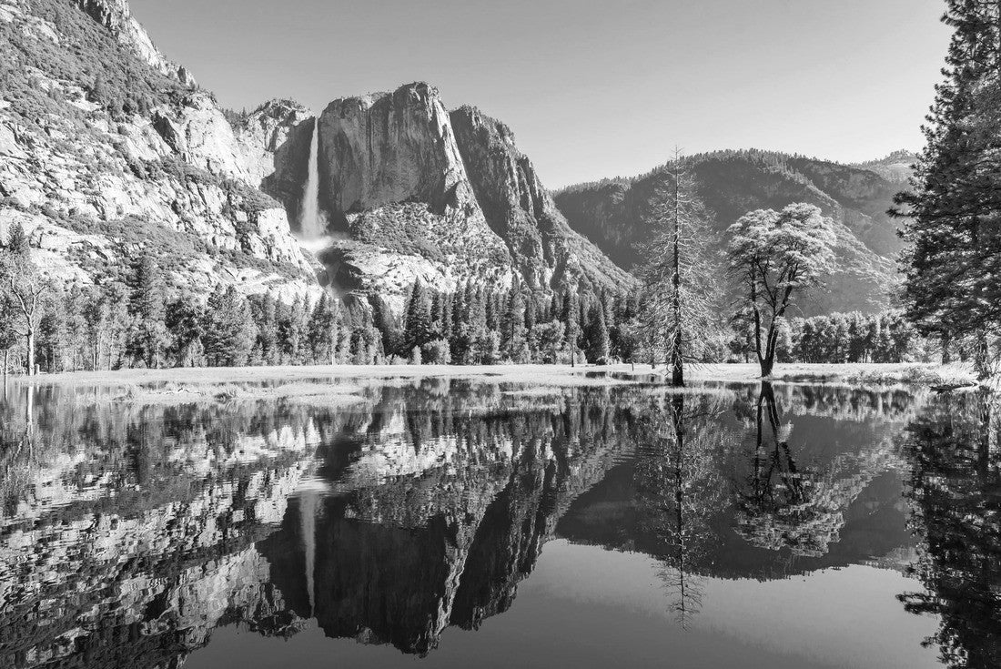 Noah Jigsaw Puzzle Yosemite National Park - Reflection in Merced River of Yosemite waterfalls and beautiful mountain landscape, hiking in the beautiful nature of California, USA in black white 2000 pieces