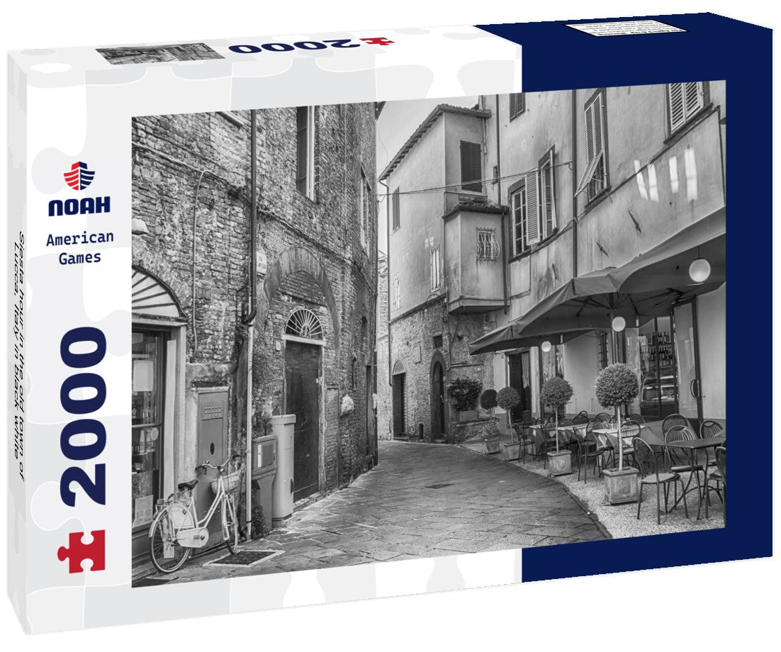Siesta hour in the old town of Lucca, Italy 2000pc PuzzleBlack and White