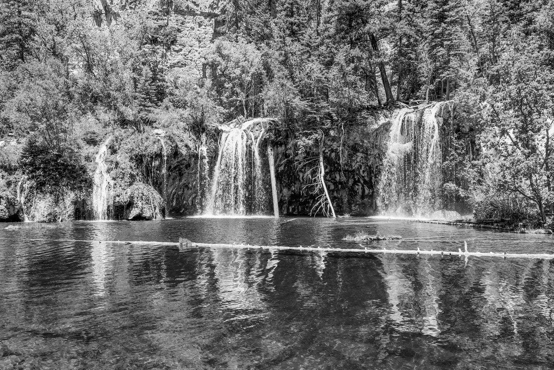 quiet scene of Hanging Lake Waterfall, Colorado, USA 2000pc PuzzleBlack and White