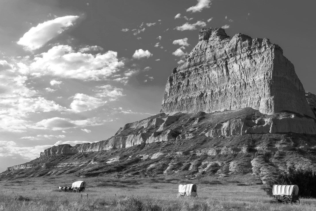 Oregon trail parkway in Scotts Bluff National Monuments, Nebraska. USA 2000pc PuzzleBlack and White