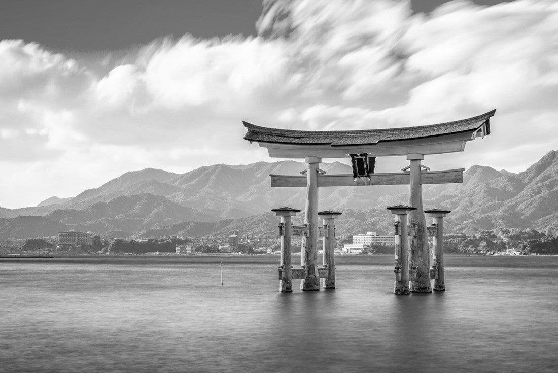 Miyajima, Hiroshima, Japan floating gate 2000pc PuzzleBlack and White