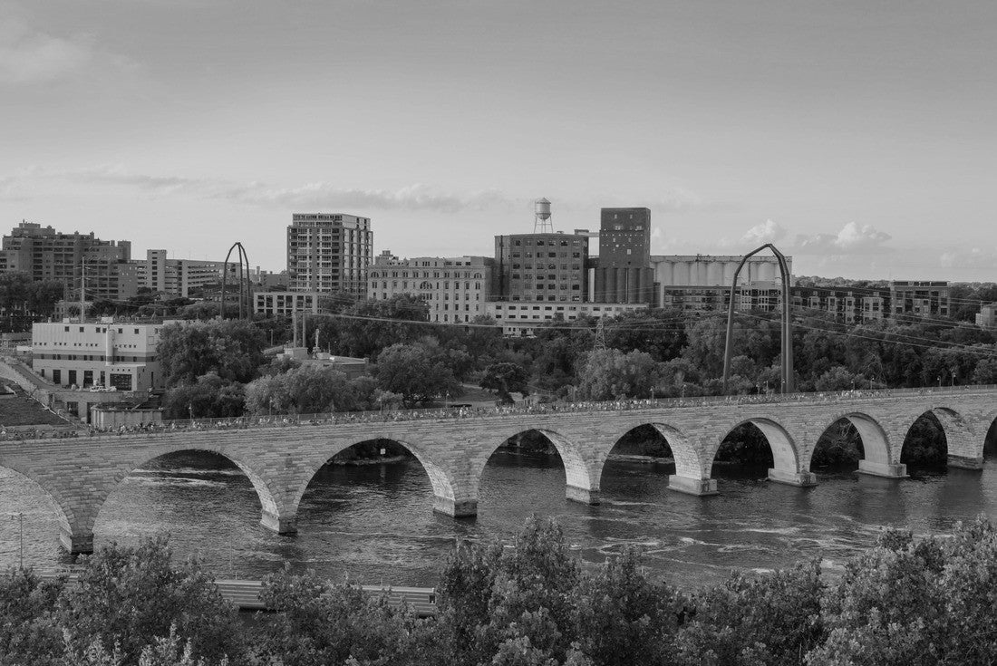Minneapolis Minnesota at sunset on the Mississippi river, beautiful stone arch bridge of Minneapolis 2000pc PuzzleBlack and White
