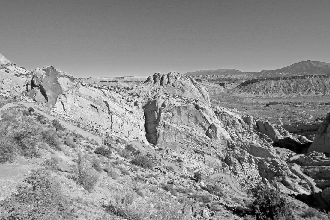 Noah Jigsaw Puzzle Red rock landscape along Burr Trail and Capitol Reef National Park, Utah, USA in black white 2000 pieces